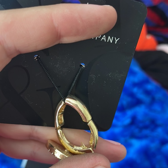 Red ring - Picture 4 of 5